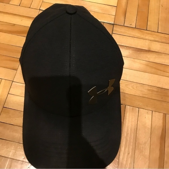 Under armour hat - Picture 2 of 6